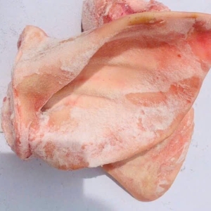 Tai heo nhập khẩu